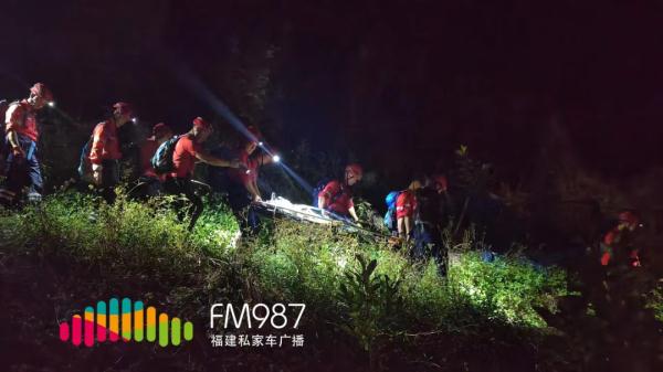 福州3女生被困墓地！天又黑了……