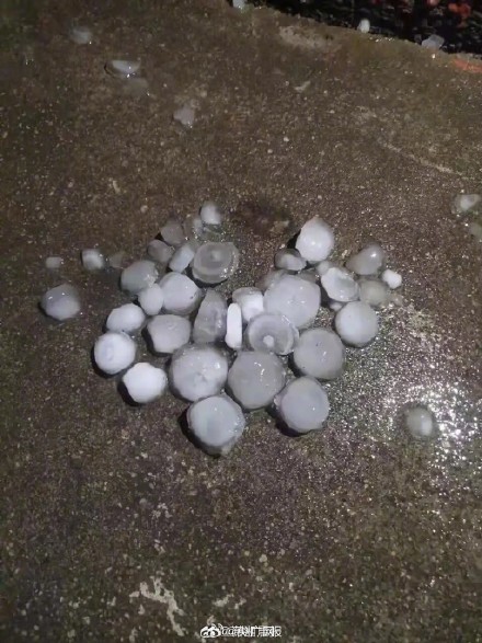 长沙宁乡多地突降冰雹，最大直径达3至5厘米