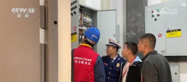 进校园、进社区、进乡村 “蓝朋友”全力筑牢生命“防火墙” 进校园、进社区、进乡村 “蓝朋友”全力筑牢生命“防火墙”