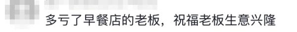 凌晨3点浙江街头，2岁女孩光着身子蹲地大哭！下一幕冲上热搜