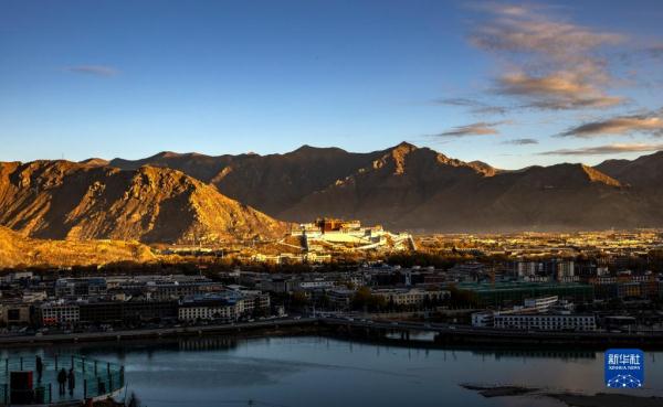 初冬拉萨
