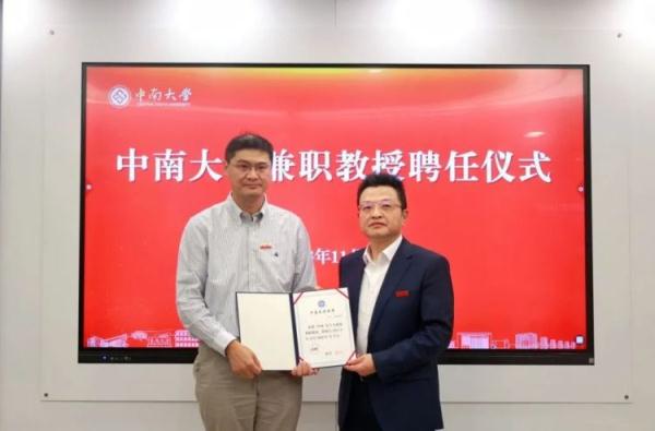 “网红教授”罗翔,有新职 “网红教授”罗翔,有新职