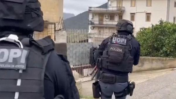 美意联手打击黑手党 逮捕十余名嫌疑人