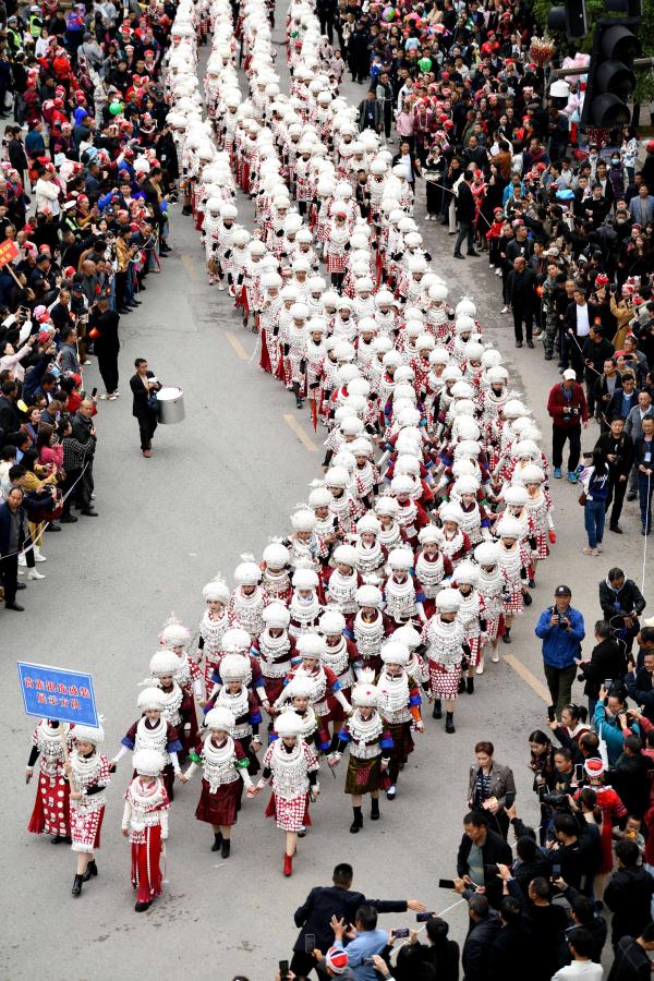 贵州黄平苗族同胞盛装欢庆芦笙会