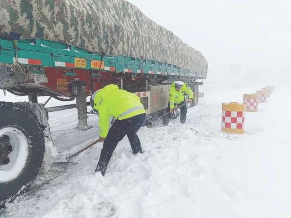 “雪情就是警情，我们出发！”