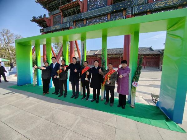 2.586米！章丘大葱“葱王”诞生