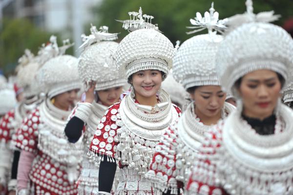 贵州黄平苗族同胞盛装欢庆芦笙会