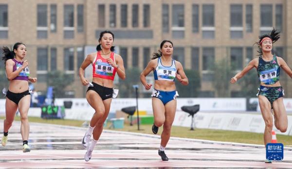 田径——学青会：葛曼棋夺得大学乙组女子100米冠军