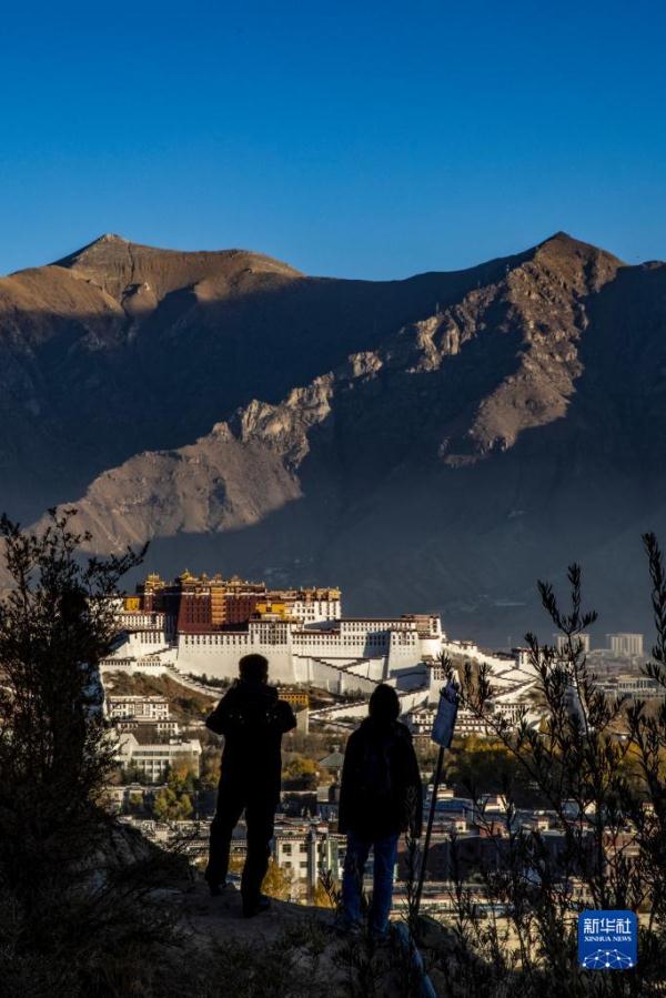 初冬拉萨