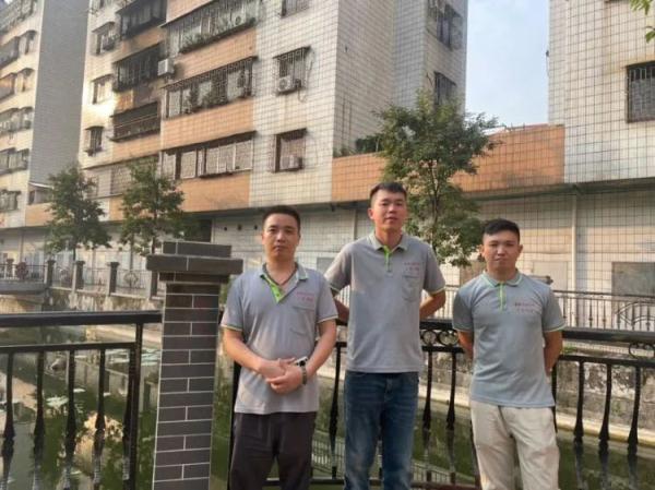 揪心!佛山一地突发火灾,女子抱宝宝被困防盗窗,危急时刻…… 揪心!佛山一地突发火灾,女子抱宝宝被困防盗窗,危急时刻……