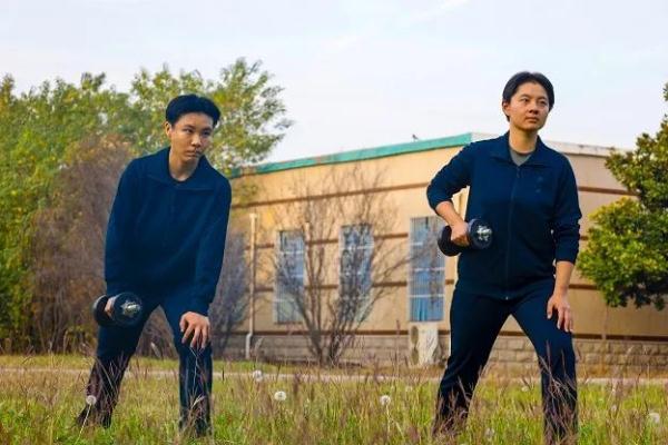 从北大、人大入伍的她们，在军营携手并进