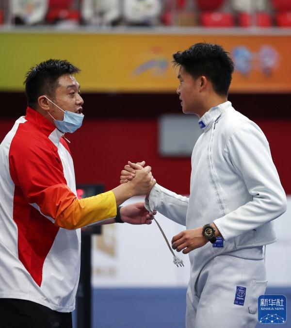 学青会丨黄宇轩获男子重剑个人金牌 学青会丨黄宇轩获男子重剑个人金牌