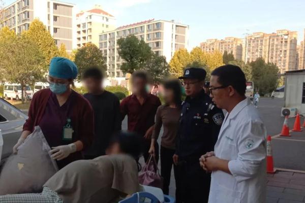 生了，是对龙凤胎！