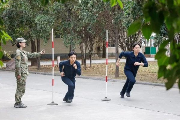 从北大、人大入伍的她们，在军营携手并进