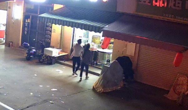 包子铺夫妇凌晨3点救助女童引热议 老板娘：为人父母都会这样做