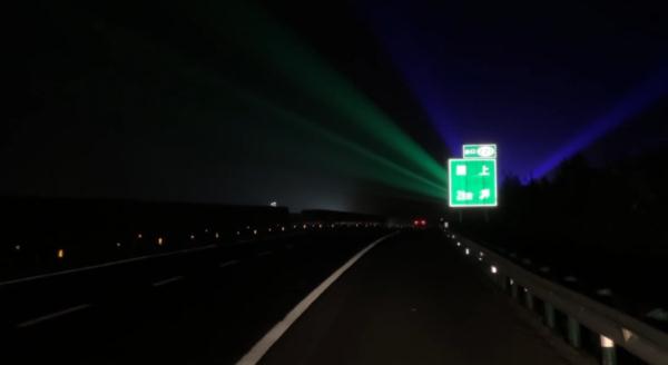 在高速上蹦迪？为防止夜间驾驶疲劳，他们装了这个“神器”……