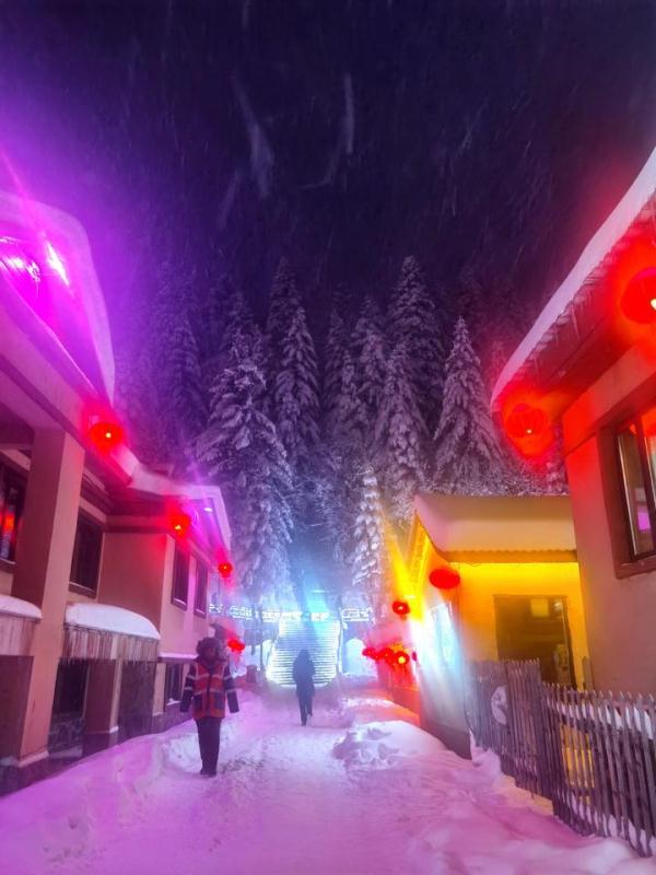 夜游雪乡，一不留神撞进了童话世界