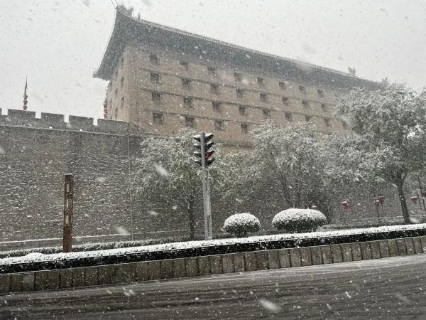 西安迎来今冬首场降雪 西安迎来今冬首场降雪