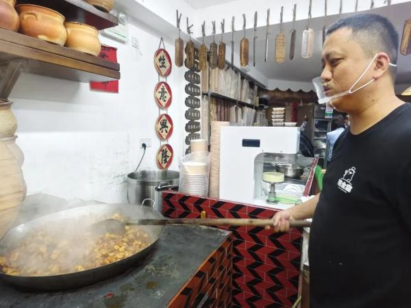 厦门岛内一网红餐馆被查！后厨大曝光……