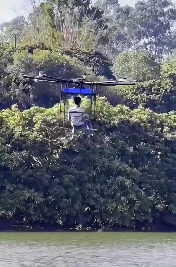 广西一小伙改装无人机当“私人飞机”，当地警方回应