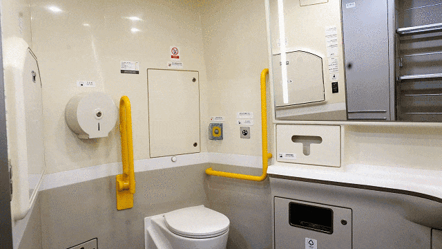 别眨眼，智能复兴号过站！网友：它怎么自带特效？