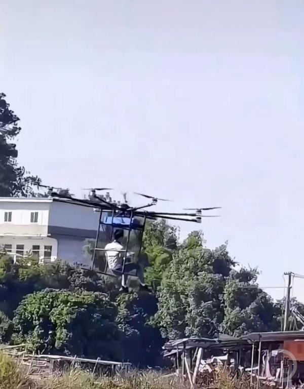 广西一小伙改装无人机当“私人飞机”，当地警方回应