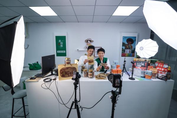 浙江诸暨：特色香榧产业助力百姓共富