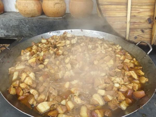 厦门岛内一网红餐馆被查！后厨大曝光……