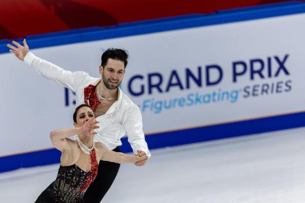 花样滑冰——中国杯:加拿大组合斯特拉托/德尚双人滑夺冠 花样滑冰——中国杯:加拿大组合斯特拉托/德尚双人滑夺冠