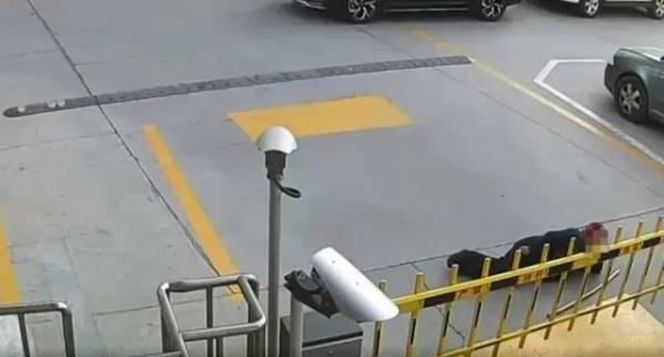 男子意外碾死躺在闸杆下老人，法院判了