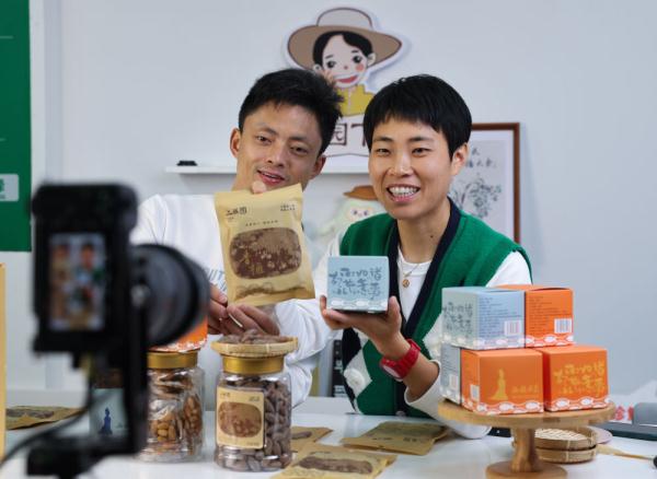 浙江诸暨：特色香榧产业助力百姓共富