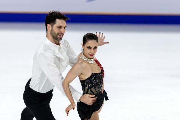 花样滑冰——中国杯:加拿大组合斯特拉托/德尚双人滑夺冠 花样滑冰——中国杯:加拿大组合斯特拉托/德尚双人滑夺冠