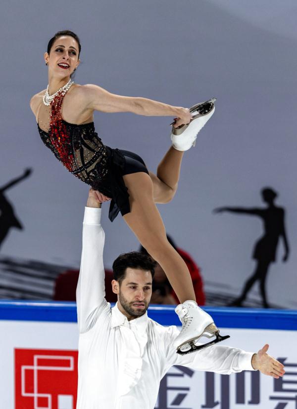 花样滑冰——中国杯:加拿大组合斯特拉托/德尚双人滑夺冠 花样滑冰——中国杯:加拿大组合斯特拉托/德尚双人滑夺冠