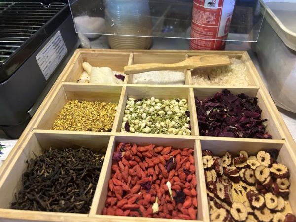 突然爆火!昆明一夜市平均100米就有一家,主打性价比高…… 突然爆火!昆明一夜市平均100米就有一家,主打性价比高……