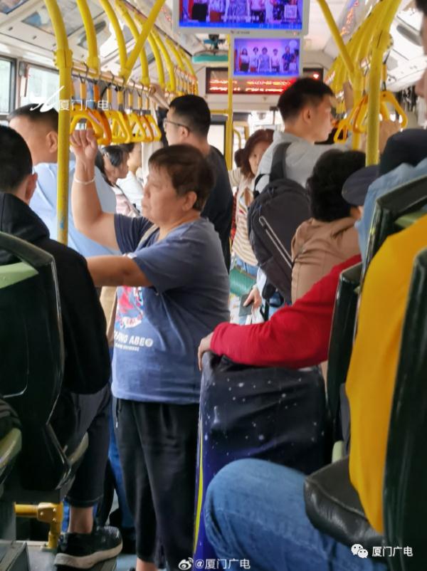 最低10.9℃!厦门街头集齐“春夏秋冬”!明天更冷…… 最低10.9℃!厦门街头集齐“春夏秋冬”!明天更冷……