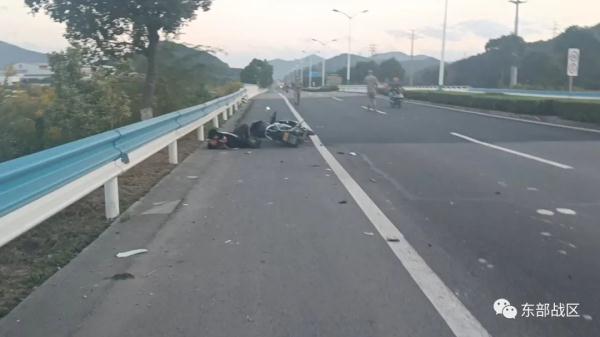 快速路上，军车紧急叫停……