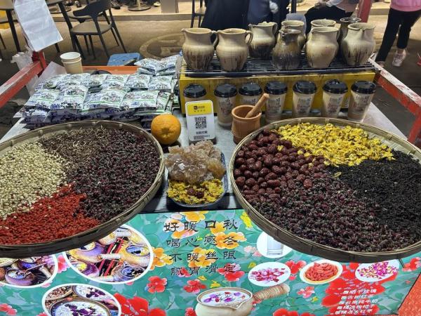 突然爆火!昆明一夜市平均100米就有一家,主打性价比高…… 突然爆火!昆明一夜市平均100米就有一家,主打性价比高……