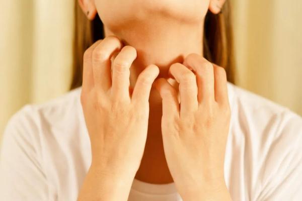 身上长“小疙瘩”?千万别乱抠!这三种可能是“大病”在预警! 身上长“小疙瘩”?千万别乱抠!这三种可能是“大病”在预警!