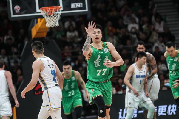 低谷期后再出发，张镇麟27分助辽宁八连胜