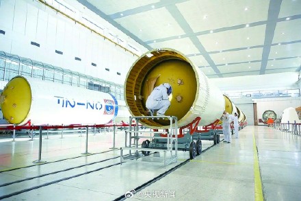 转发期待！长二F遥十九火箭进总装状态