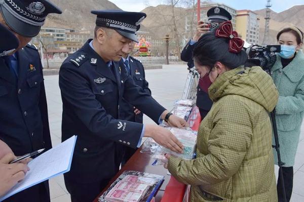 挽回群众被骗损失80多万元，牧民向这位刑警队长献上哈达！