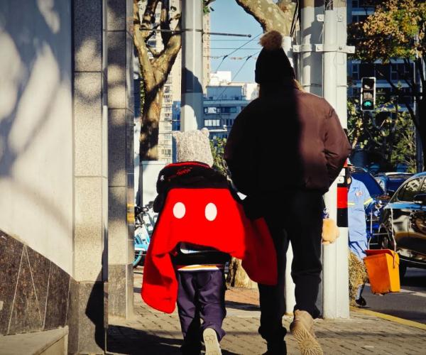 手都冻紫了，正如上海的气温图……这个冬天会出现极端寒潮吗？