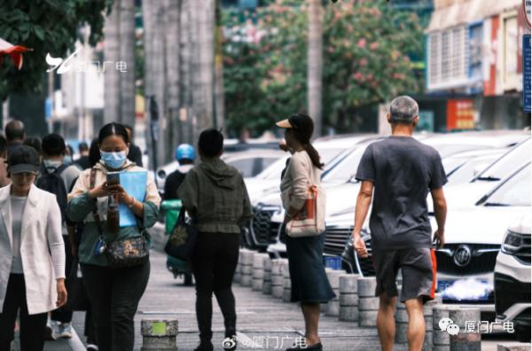 最低10.9℃!厦门街头集齐“春夏秋冬”!明天更冷…… 最低10.9℃!厦门街头集齐“春夏秋冬”!明天更冷……