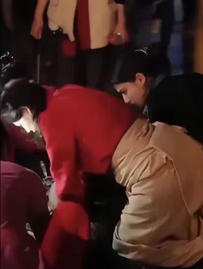 成都街头跪地救人的两位甘孜姑娘找到了 成都街头跪地救人的两位甘孜姑娘找到了