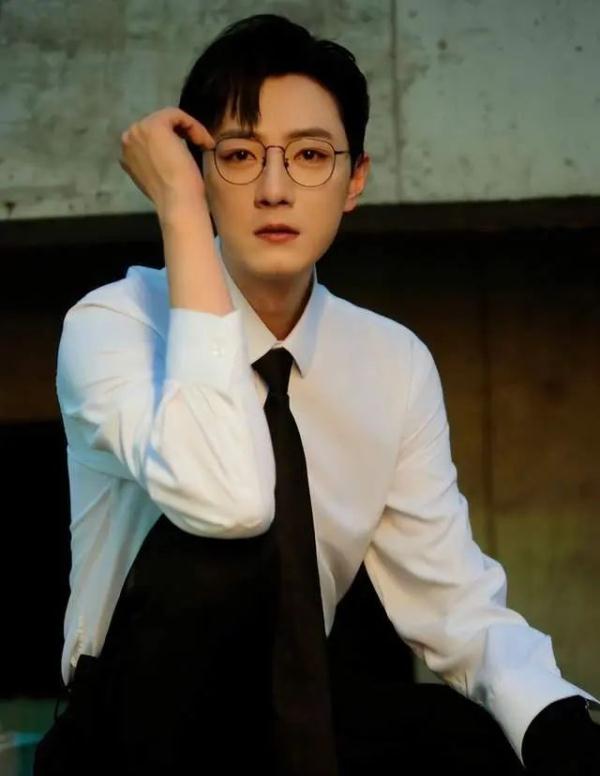 大爆剧男演员塌房!酒后随地小便,本人火速道歉 大爆剧男演员塌房!酒后随地小便,本人火速道歉