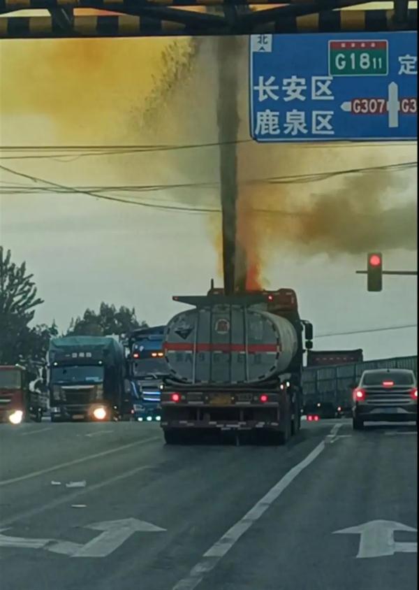 石家庄一罐车气体泄漏喷发大量黄烟!最新通报 石家庄一罐车气体泄漏喷发大量黄烟!最新通报