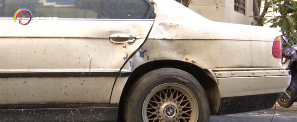 快来挪车!这辆宝马在小区停了10年未交停车费 快来挪车!这辆宝马在小区停了10年未交停车费