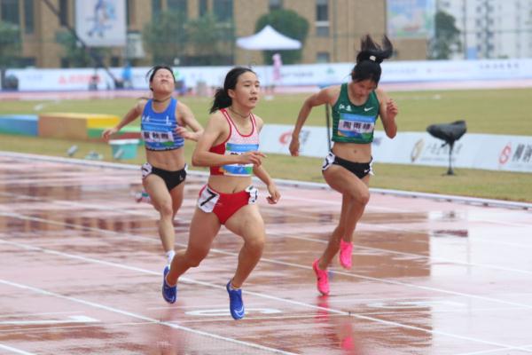 学青会丨14岁，跑“赢”亚洲女飞人