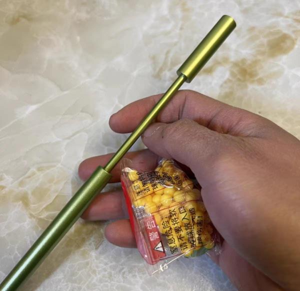 危险!有小学生将它藏在书包!福州家长速查 危险!有小学生将它藏在书包!福州家长速查