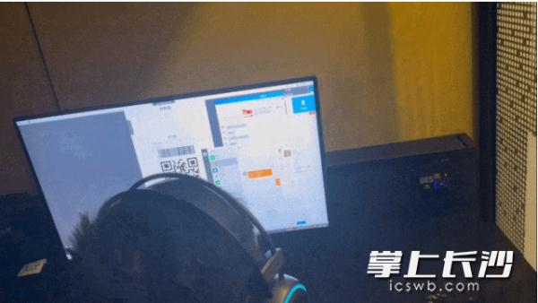 易先生，在网吧立了个大功！